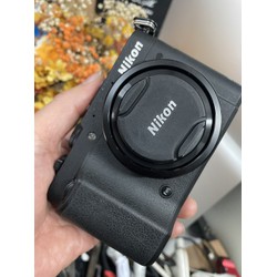 Máy ảnh Nikon CoolPix P7700 màn lật 180 độ