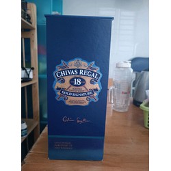 Vỏ hộp Chivas 18 dung tích 700ml dùng trang trí trưng bày