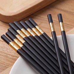 ĐŨA HỢP KIM MẠ VÀNG 27k / bộ 10 đôi Đũa hợp kim mạ vàng chịu được nhiệt độ lên đến 260 độ C Đũa đẹp lắm ạ, gắp ko trơn tí nào mà mùa nồm ko sợ mốc meo Đũa vàng hợp kim đáp ứng đủ tiêu chuẩn khắt khe nhất của các bà nội trợ
