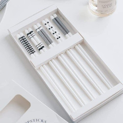 (CHÍNH HÃNG) 5 đôi đũa trắng họa tiết trên đầu đũa ) Set 5 Đôi Đũa Gốm Sứ Chống Trượt Cao Cấp Nhật Bản đũa ăn cơm