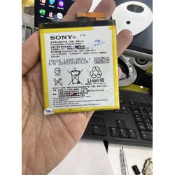Pin dành cho điện thoại Sony E2312 , tháo máy ra.
